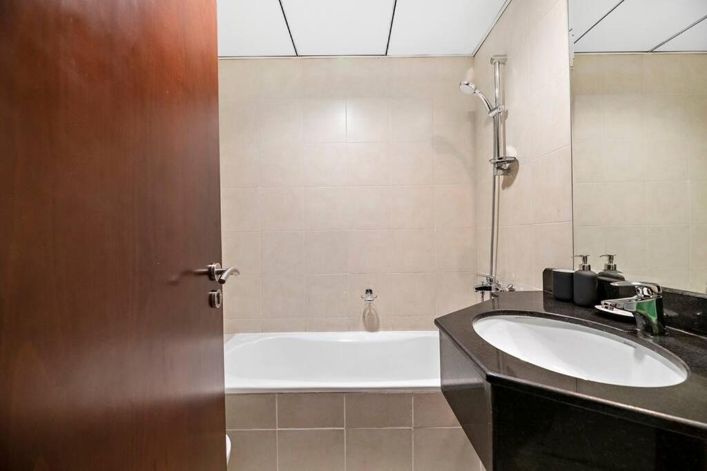 Stonetree - New Furnished In Jlt Dubai